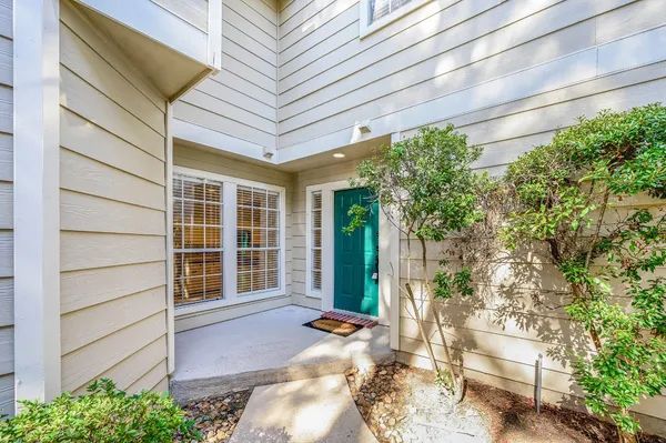 $319,500 | 158 North Magnolia Pond Place, Unit 158E, The Woodlands, TX 77381