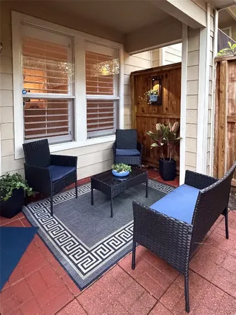 $319,500 | 158 North Magnolia Pond Place, Unit 158E, The Woodlands, TX 77381