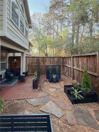 $319,500 | 158 North Magnolia Pond Place, Unit 158E, The Woodlands, TX 77381