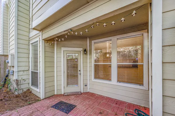 $319,500 | 158 North Magnolia Pond Place, Unit 158E, The Woodlands, TX 77381