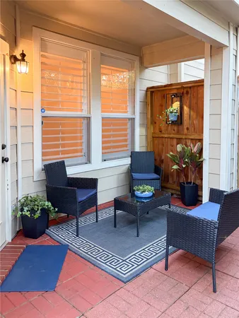 $319,500 | 158 North Magnolia Pond Place, Unit 158E, The Woodlands, TX 77381