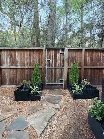 $319,500 | 158 North Magnolia Pond Place, Unit 158E, The Woodlands, TX 77381