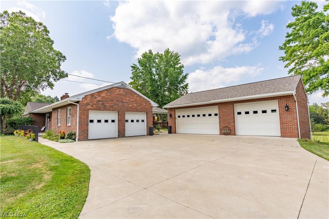 2925 West Westdale Road Northwest Canton, OH 44708 - Photo 2 of 35 Gallery Image 2