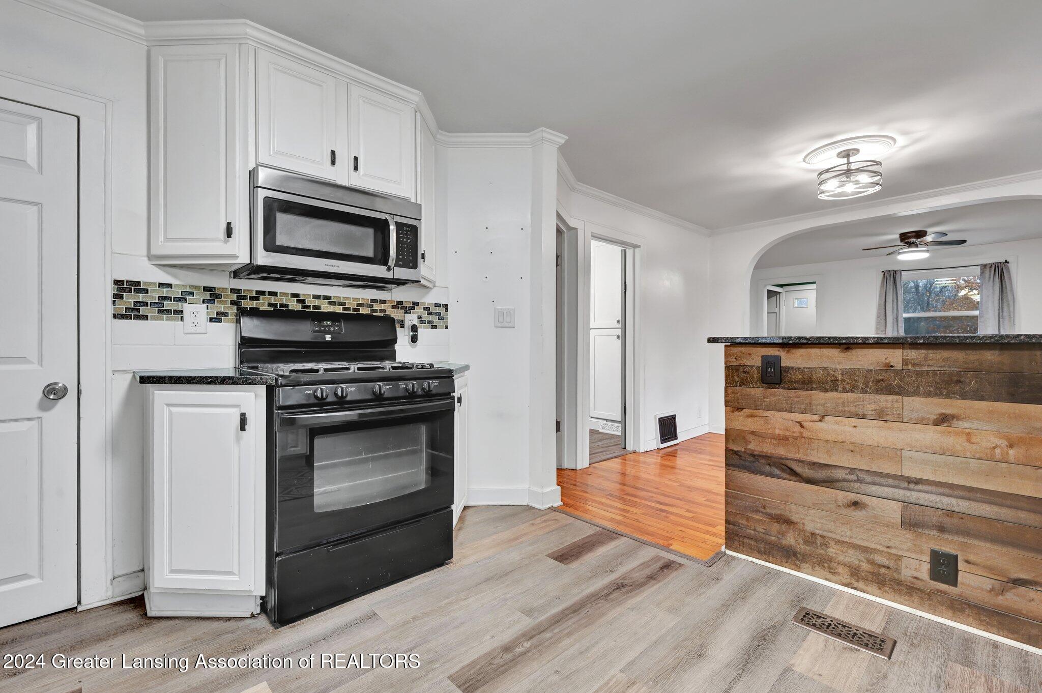 3518 Ruth Avenue Lansing, MI 48910 - Photo 14 of 38 4.1 Alt View Kitchen