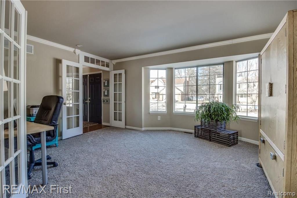 645 Baker Street Rochester Hills, MI 48307 - Photo 6 of 39