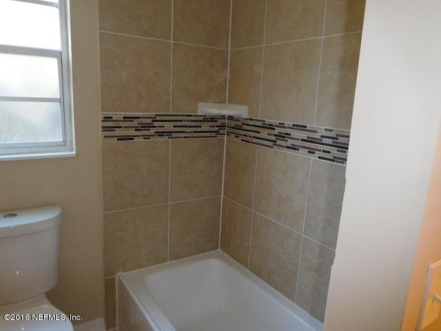 2476 Ridgecrest Avenue Orange Park, FL 32065 - Photo 13 of 19 New tub and surround