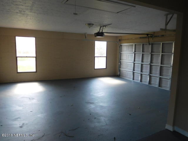 2476 Ridgecrest Avenue Orange Park, FL 32065 - Photo 15 of 19 Garage