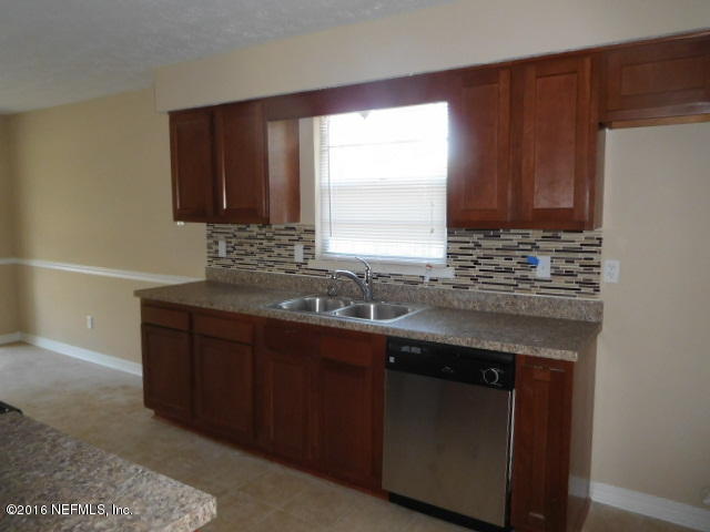 2476 Ridgecrest Avenue Orange Park, FL 32065 - Photo 4 of 19 Kitchen