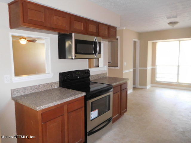 2476 Ridgecrest Avenue Orange Park, FL 32065 - Photo 5 of 19 Kitchen