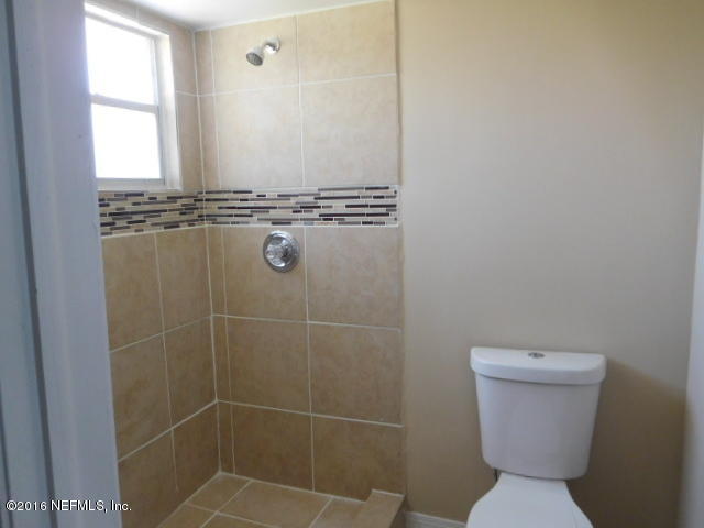 2476 Ridgecrest Avenue Orange Park, FL 32065 - Photo 9 of 19 Master shower