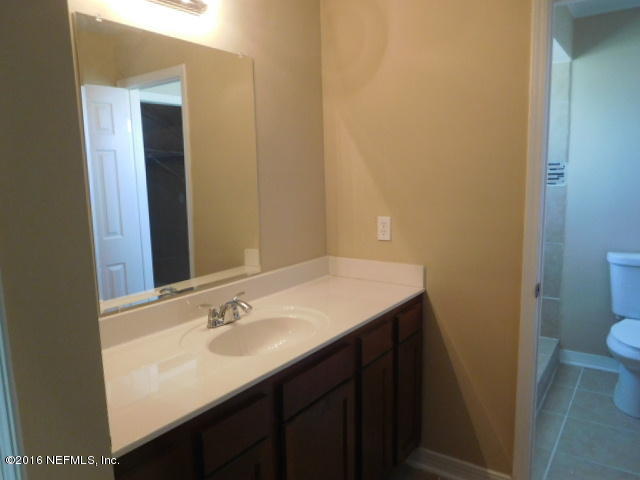 2476 Ridgecrest Avenue Orange Park, FL 32065 - Photo 10 of 19 Master bath