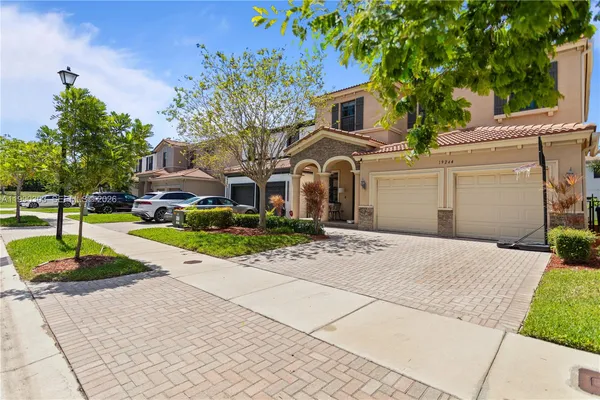 $5,500 | 19244 Northeast 9th Place, Miami, FL 33179