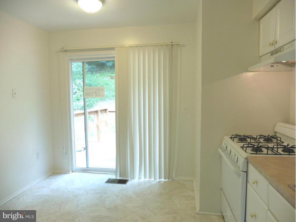 8402 North Point Court Laurel, MD 20708 - Photo 10 of 24 Kitchen