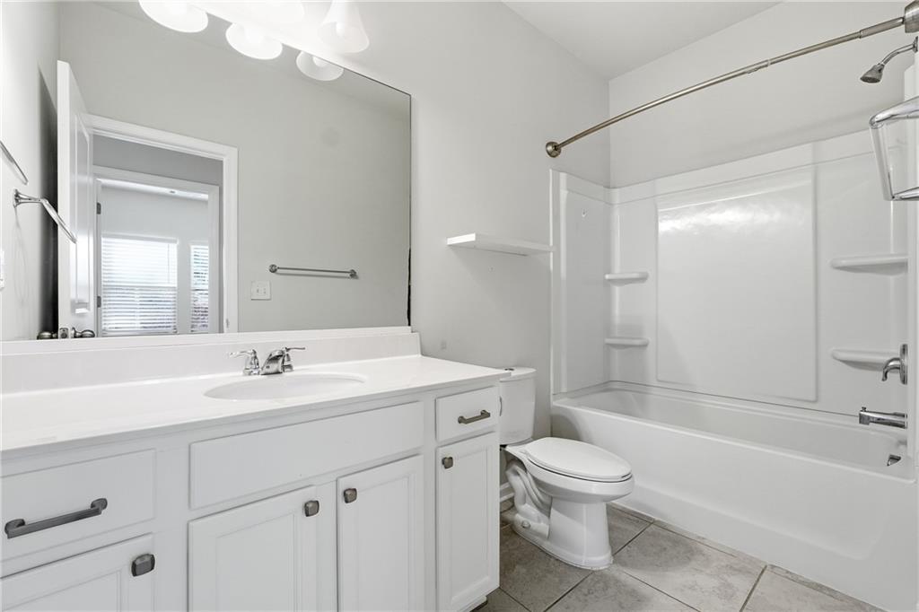 2779 Morgan Spring Trail Buford, GA 30519 - Photo 27 of 64 a bathroom with a toilet a sink a mirror a bathtub and vanity