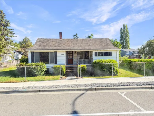 $389,950 | 702 Martin Street, Steilacoom, WA 98388