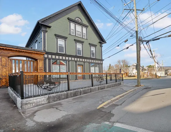 $1,200 | 121 Main Street, Unit 3, Colebrook, NH 03576