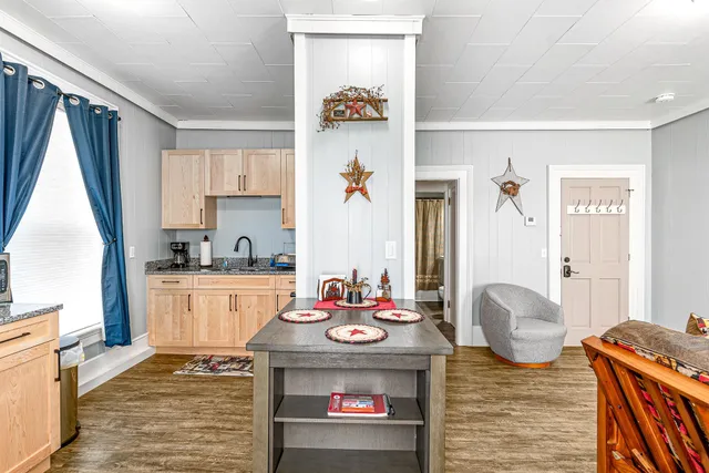 $1,200 | 121 Main Street, Unit 3, Colebrook, NH 03576