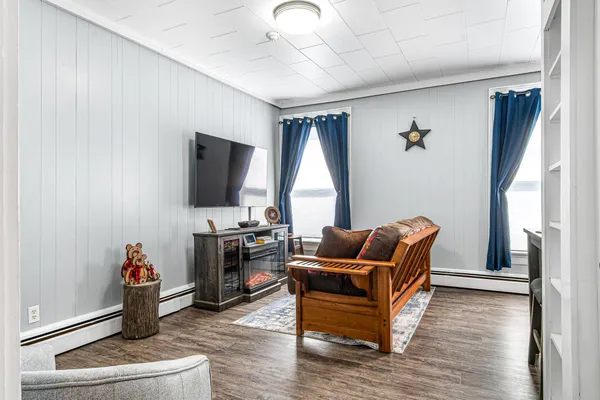 $1,200 | 121 Main Street, Unit 3, Colebrook, NH 03576