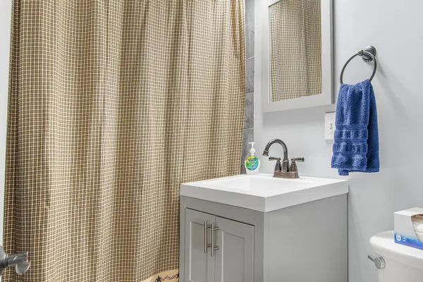 $1,200 | 121 Main Street, Unit 3, Colebrook, NH 03576