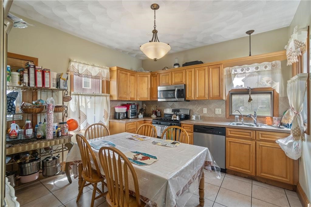 27 Spring Street Pawtucket, RI 02860 - Photo 17 of 38 Gallery Image 17