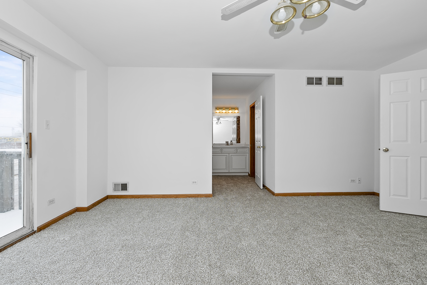 6823 Roberts Road Bridgeview, IL 60455 - Photo 11 of 22 a view of an empty room