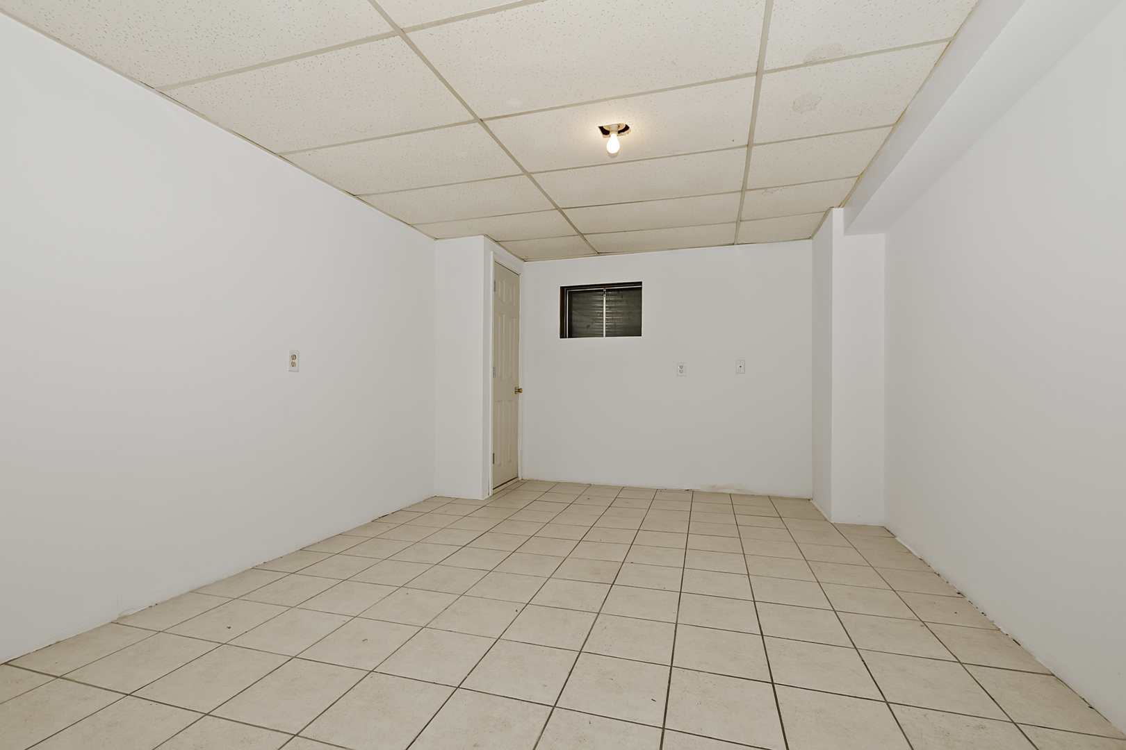 6823 Roberts Road Bridgeview, IL 60455 - Photo 16 of 22 a view of an empty room