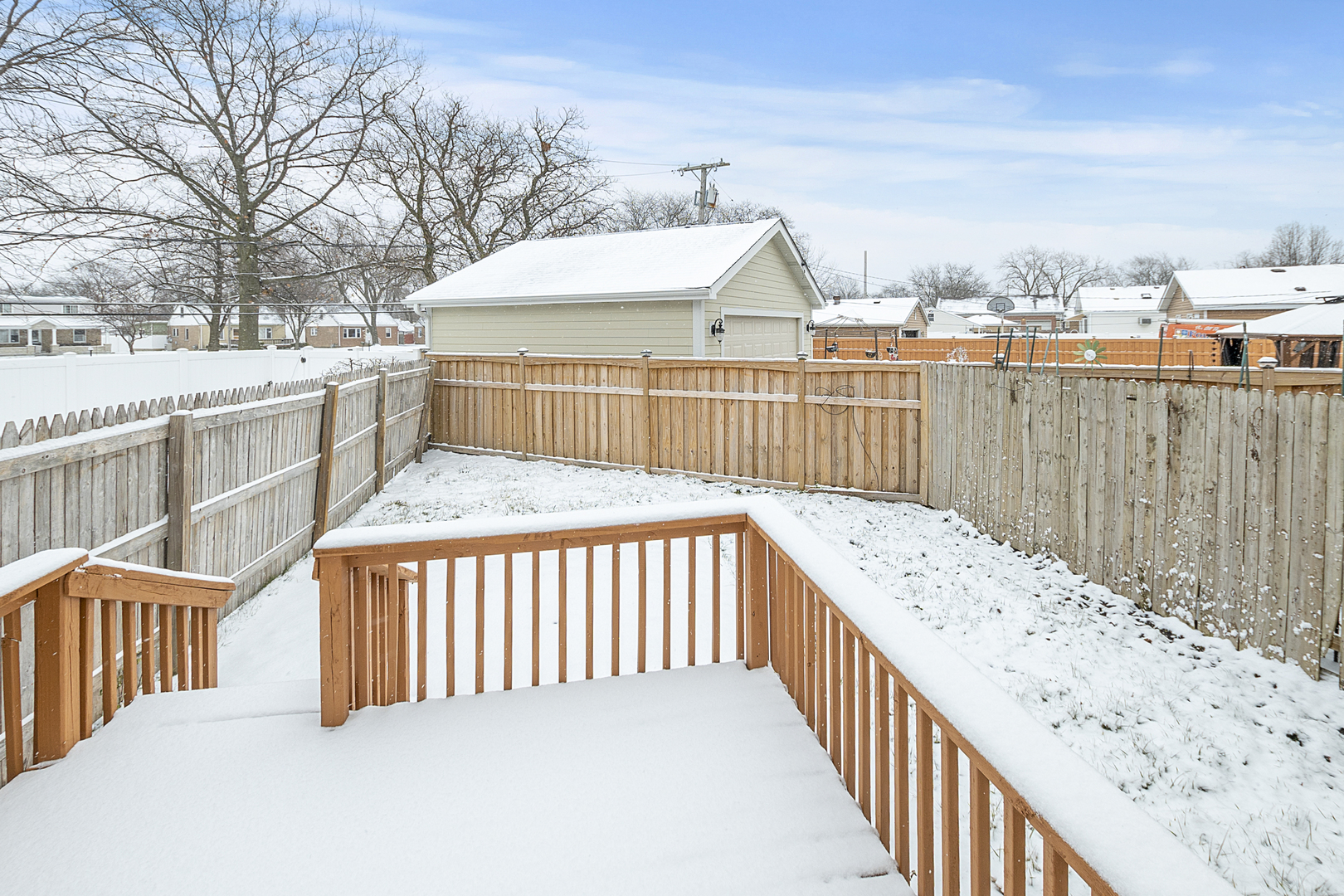 6823 Roberts Road Bridgeview, IL 60455 - Photo 20 of 22 a balcony with wooden floor