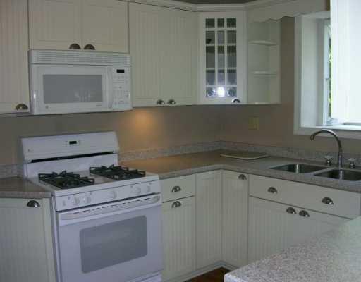 702 Greenlee Road Whitehall, PA 15227 - Photo 3 of 8 Kitchen.