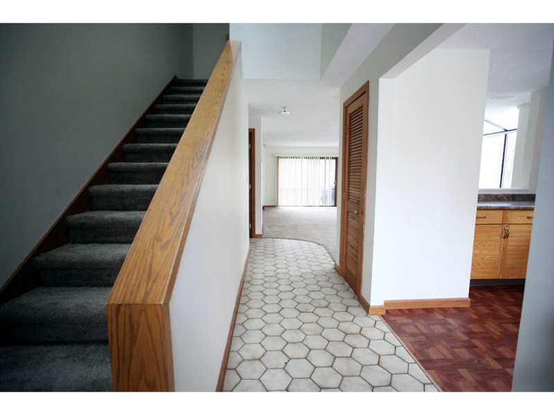7 Wake Robin Road, Unit 1605 Lincoln, RI 02865 - Photo 4 of 17 Entry.