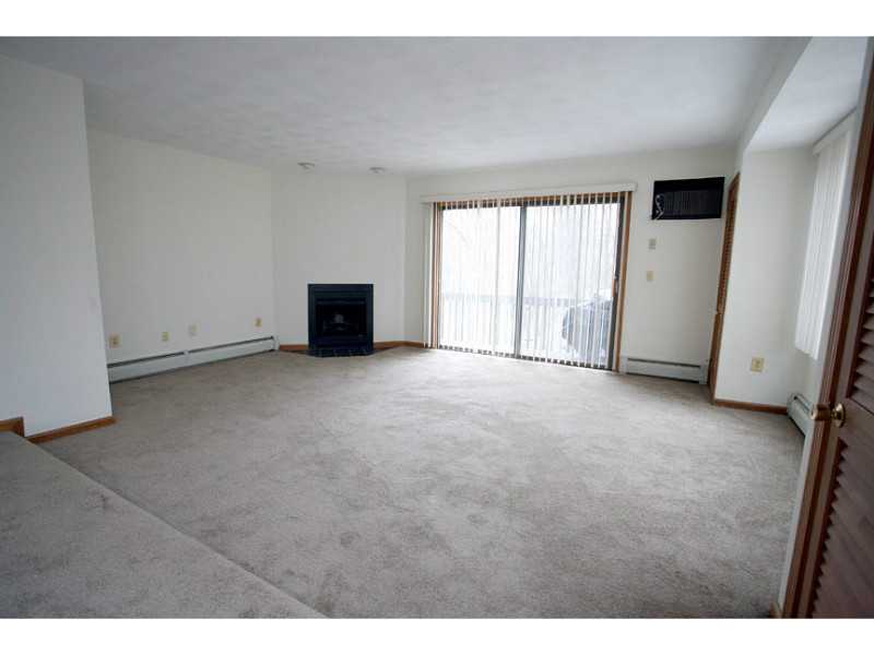 7 Wake Robin Road, Unit 1605 Lincoln, RI 02865 - Photo 8 of 17 Den/Family/Great Room.