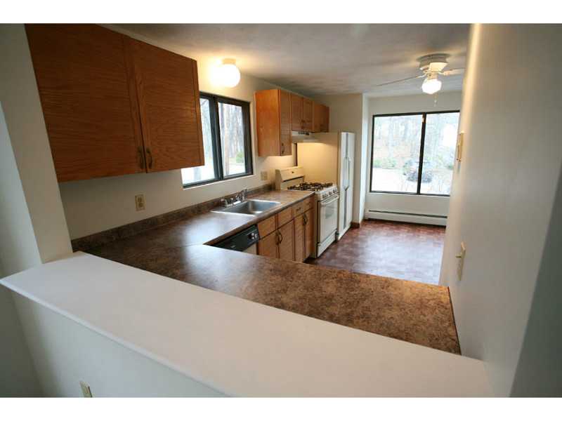 7 Wake Robin Road, Unit 1605 Lincoln, RI 02865 - Photo 9 of 17 Kitchen.