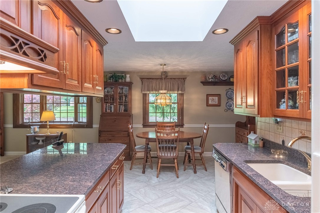 1710 Ambridge Road Dayton, OH 45459 - Photo 13 of 39 Gallery Image 13
