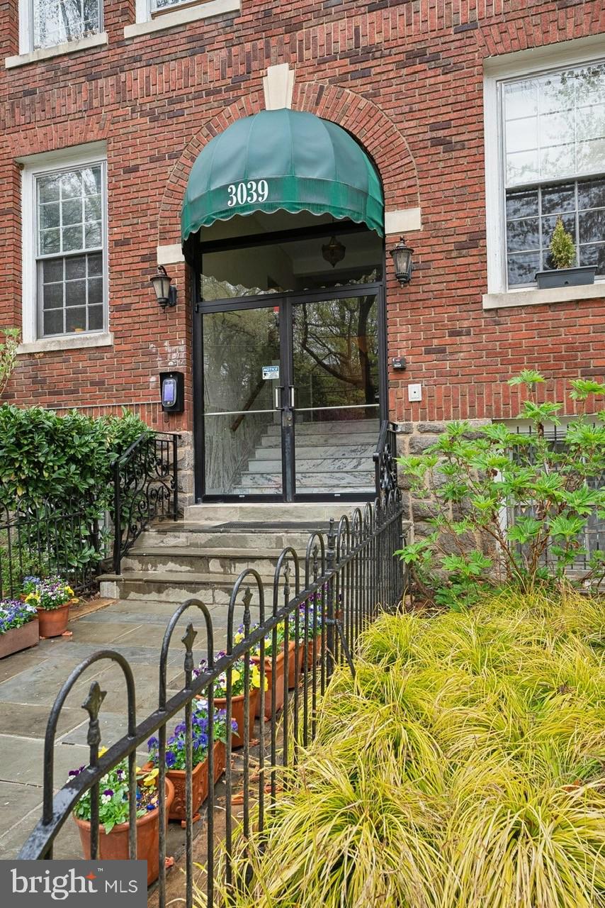 3039 Macomb Street Northwest, Unit 3A Washington, DC 20008 - Photo 2 of 35