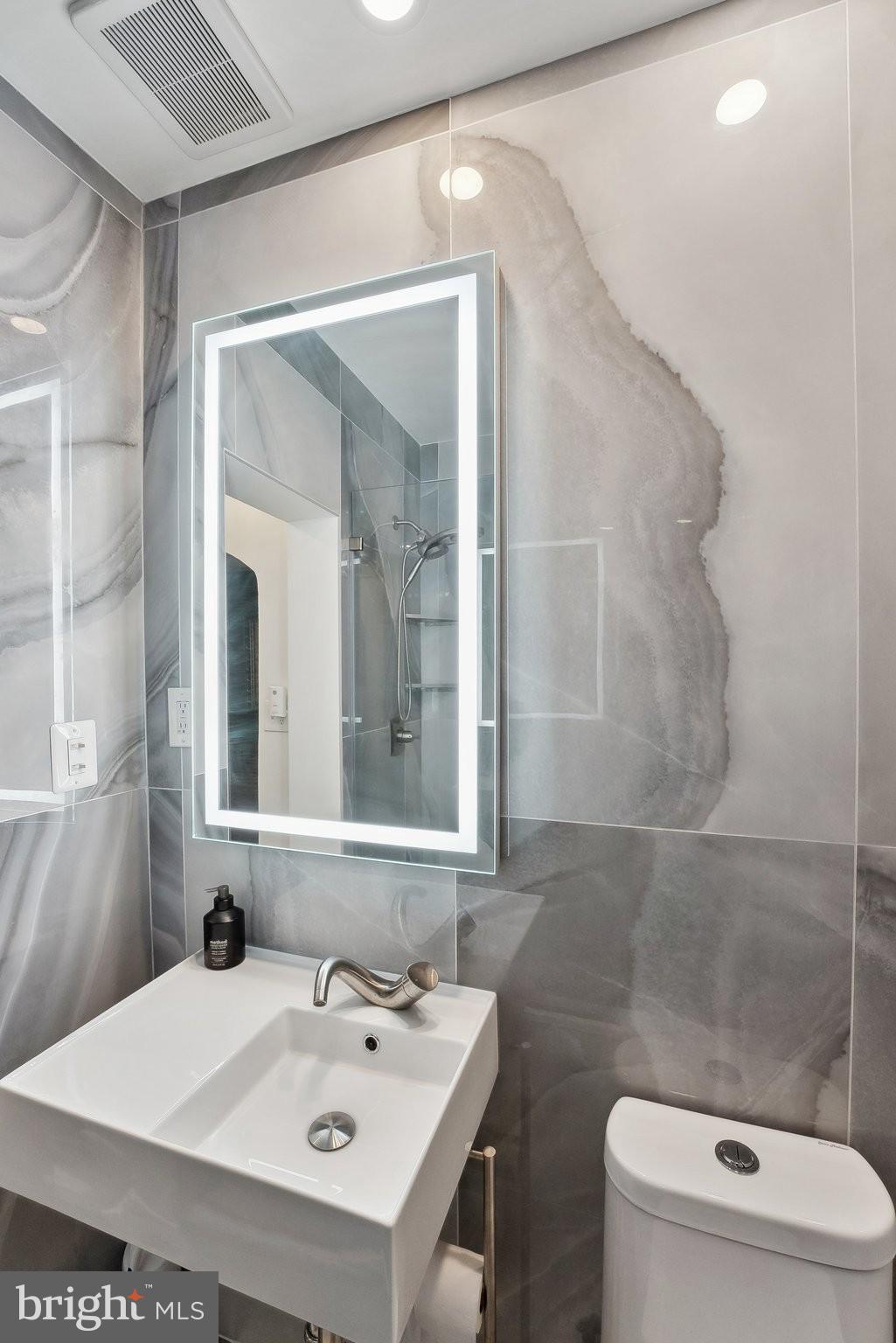 3039 Macomb Street Northwest, Unit 3A Washington, DC 20008 - Photo 25 of 35