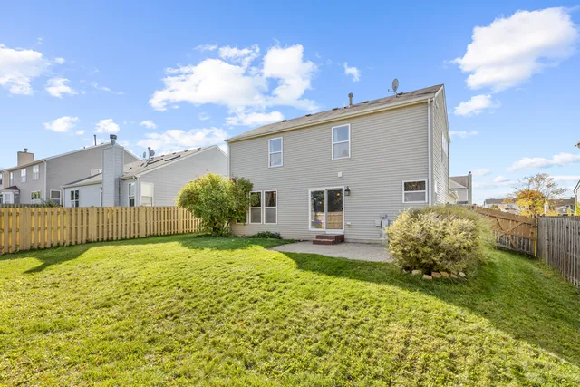 a view of a back yard of the house
