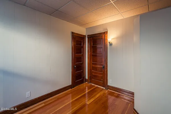 $1,300 | 65 Van Derveer Street, Unit SECOND FLOOR FRONT, Amsterdam, NY 12010