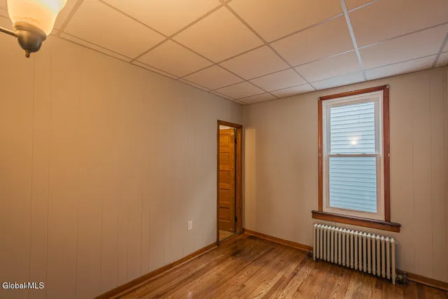 $1,300 | 65 Van Derveer Street, Unit SECOND FLOOR FRONT, Amsterdam, NY 12010