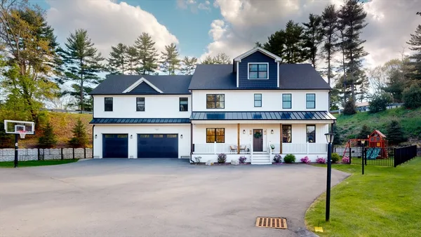 $1,798,000 | 4 Lincoln Court, Medfield, MA 02052