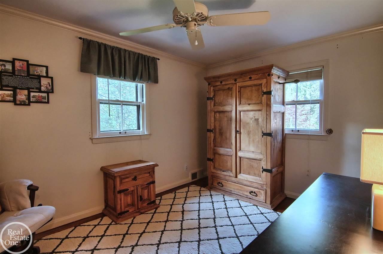 85 Stephens Road Grosse Pointe, MI 48236 - Photo 24 of 33