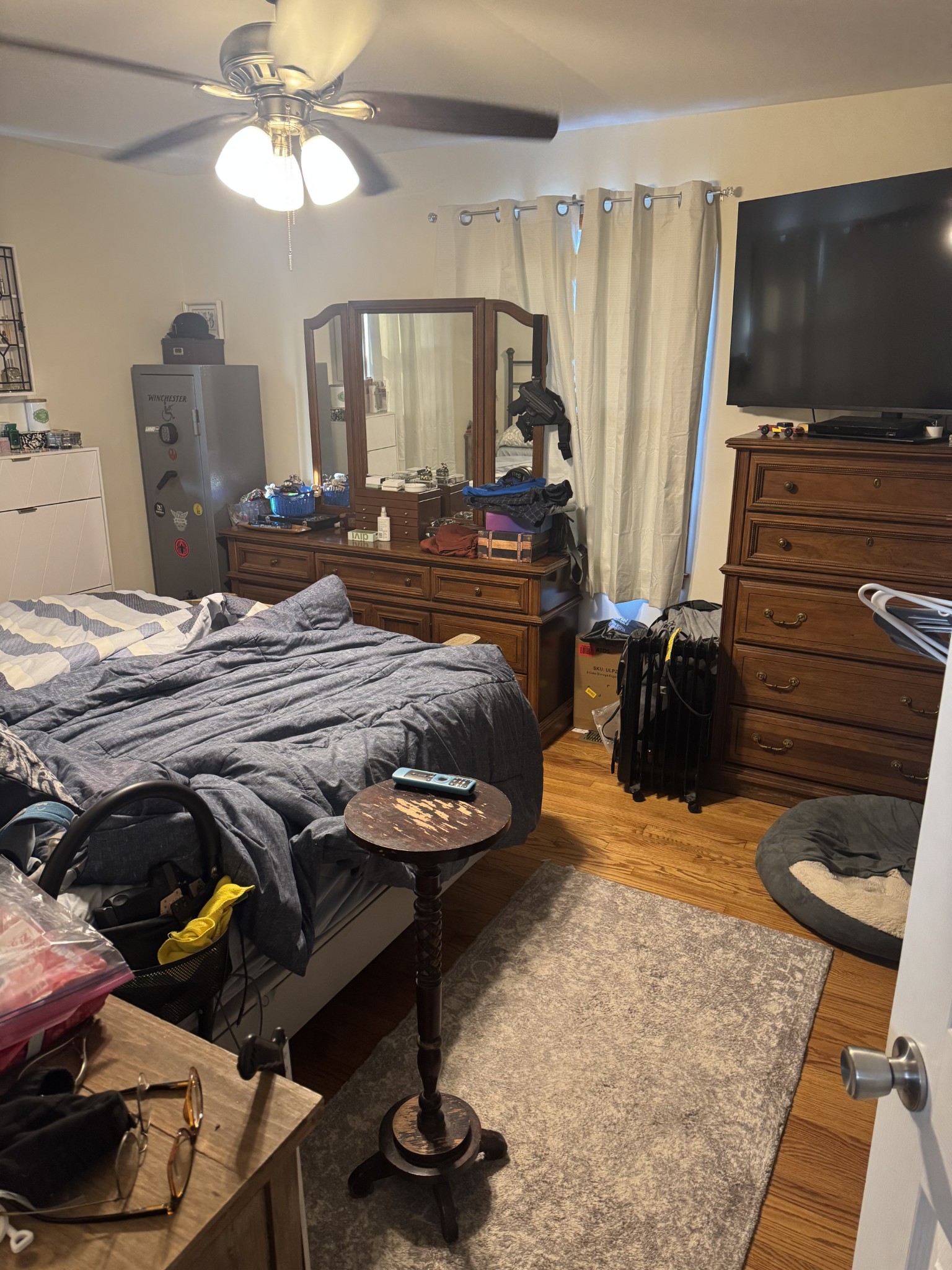 611 Estes Street Smithville, TN 37166 - Photo 8 of 9 a room with furniture and a flat screen tv