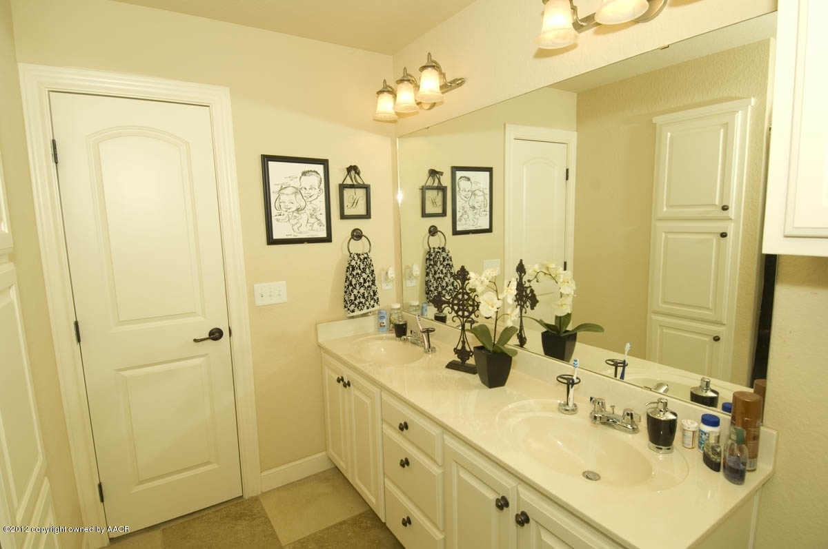 19300 Saddleback Road Amarillo, TX 79119 - Photo 23 of 36 bathroom 2 view 1