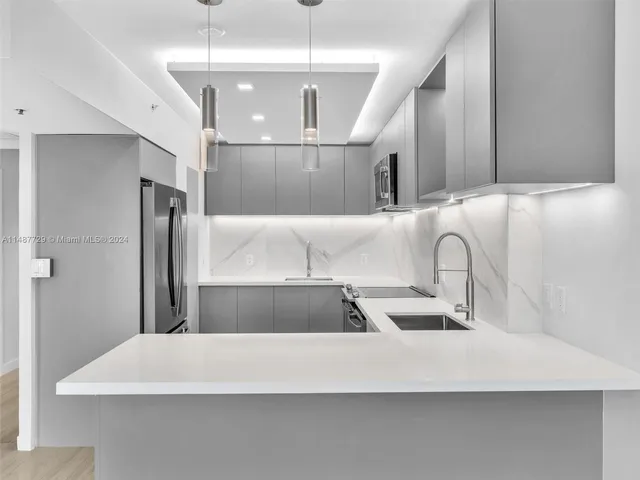 $1,350,000 | 4101 Pine Tree Drive, Unit 621 620, Miami Beach, FL 33140