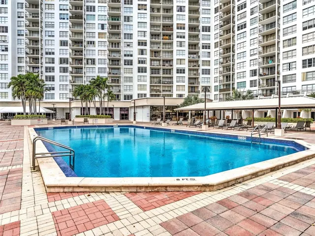 $1,350,000 | 4101 Pine Tree Drive, Unit 621 620, Miami Beach, FL 33140