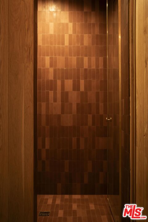 3274 Oakdell Road Studio City, CA 91604 - Photo 14 of 21 a bathroom with a shower