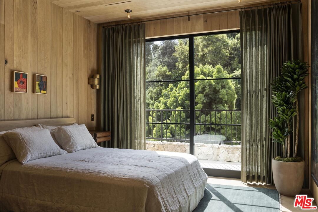 3274 Oakdell Road Studio City, CA 91604 - Photo 17 of 21 a bedroom with a large bed and a large window