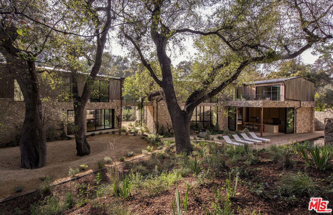 3274 Oakdell Road Studio City, CA 91604 - Photo 2 of 22 a view of a house with backyard