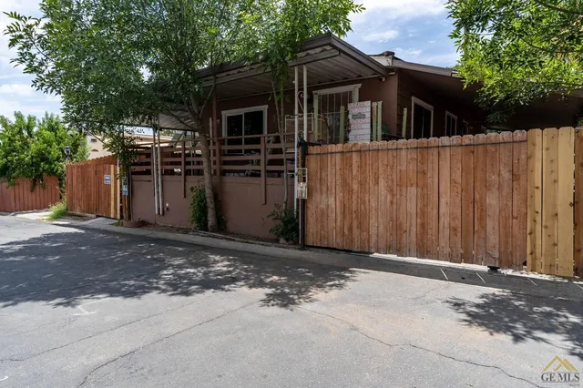 a view of a house with backyard space