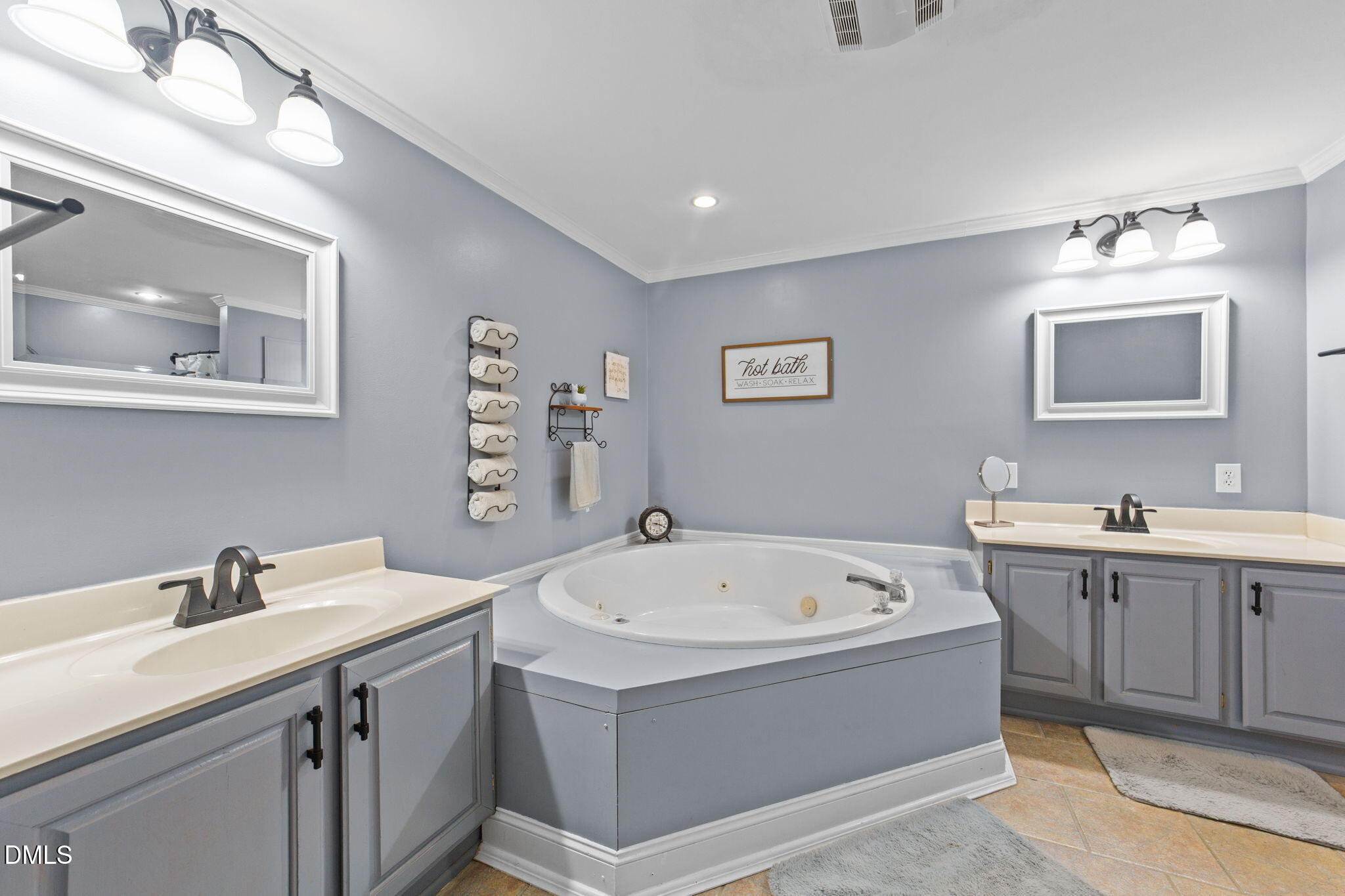 2465 Shoeheel Road Selma, NC 27576 - Photo 10 of 36 a bathroom with a tub a sink and mirror
