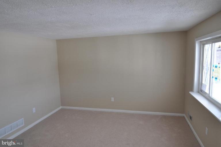 7815 Jamesford Road Dundalk, MD 21222 - Photo 1 of 15 Living Room