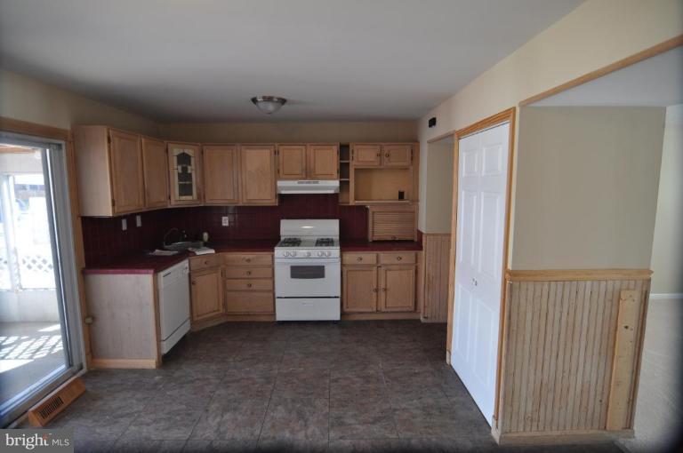 7815 Jamesford Road Dundalk, MD 21222 - Photo 6 of 15 Kitchen/Dining Room